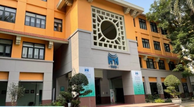 truong quan tri va kinh doanh dhqghn tuyen sinh